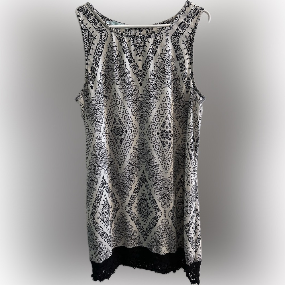 Maurice’s. XL. Sleeveless Black and White Printed Tank with Lace Hem